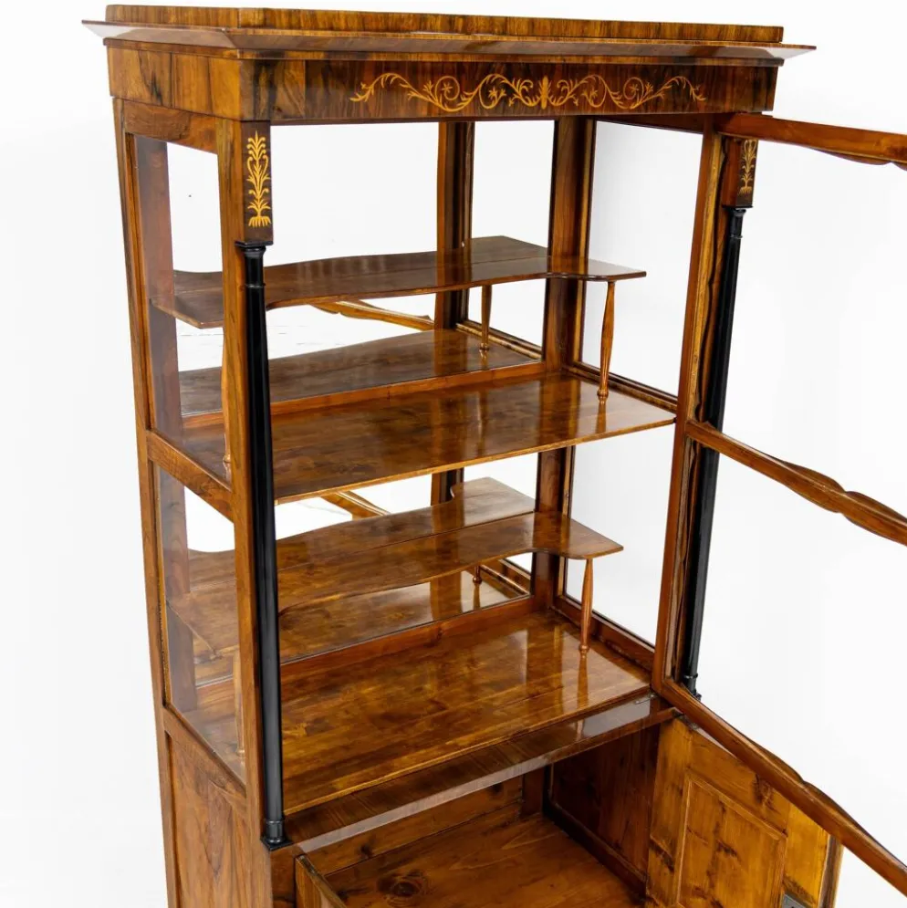 Petite vitrine Biedermeier / Louis-Philippe en noyer et bouleau 1840-1860