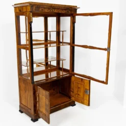 Petite vitrine Biedermeier / Louis-Philippe en noyer et bouleau 1840-1860