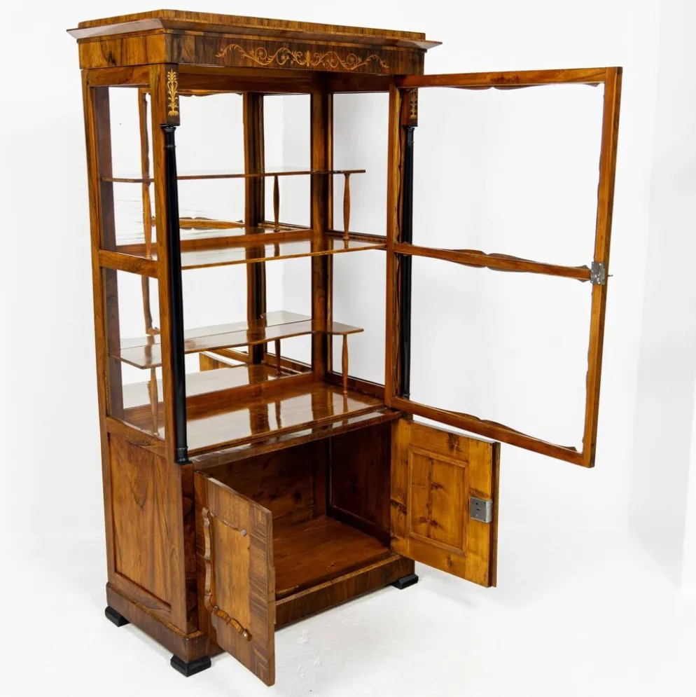 Petite vitrine Biedermeier / Louis-Philippe en noyer et bouleau 1840-1860