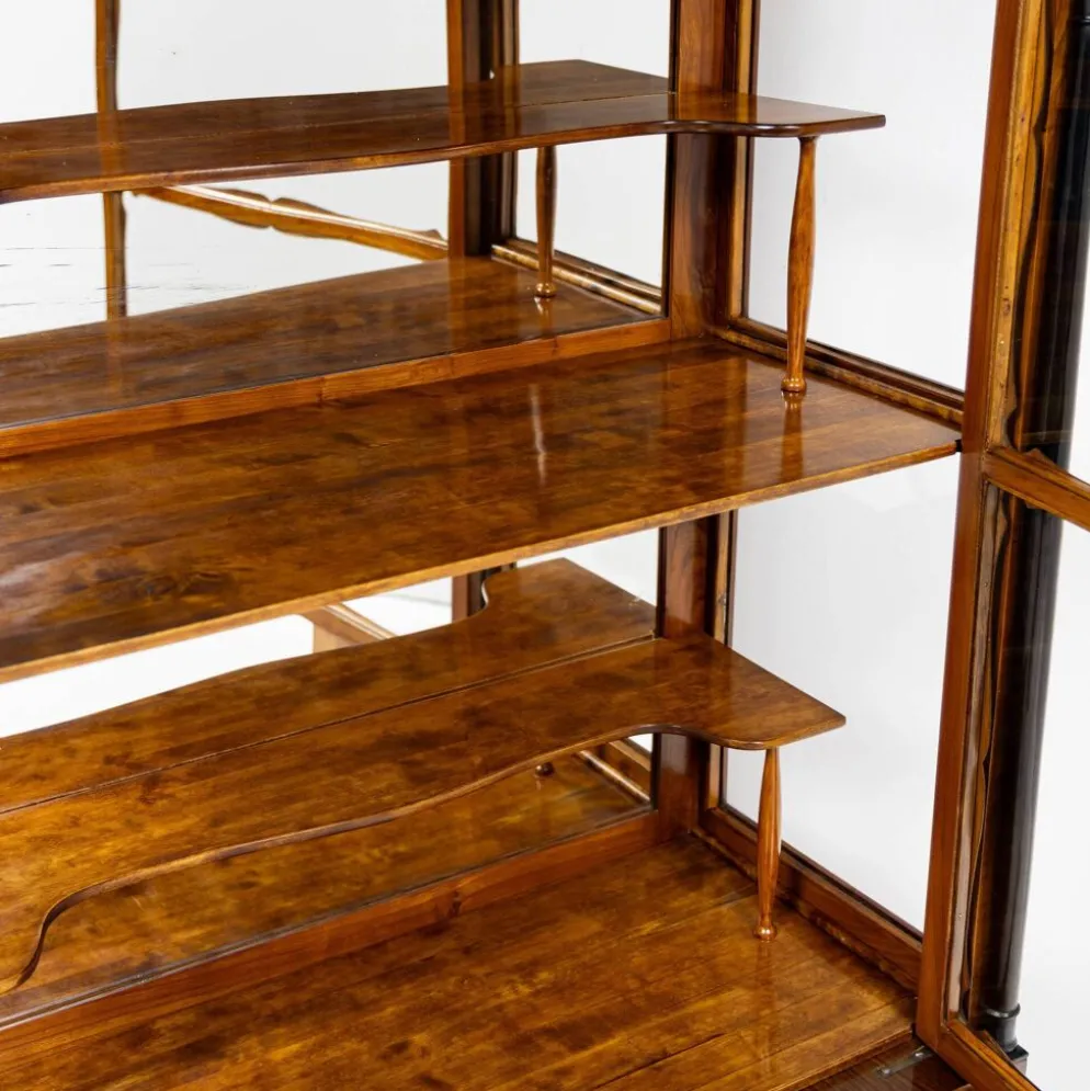 Petite vitrine Biedermeier / Louis-Philippe en noyer et bouleau 1840-1860