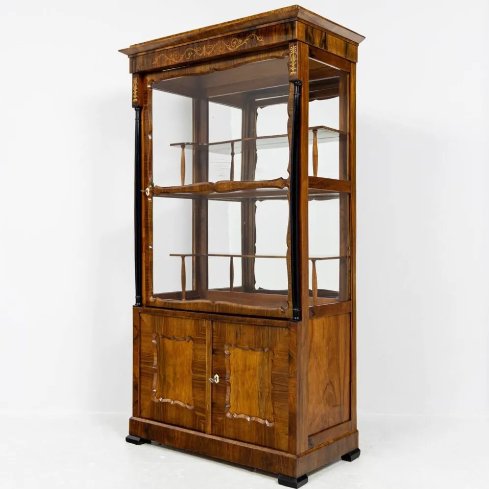 Petite vitrine Biedermeier / Louis-Philippe en noyer et bouleau 1840-1860