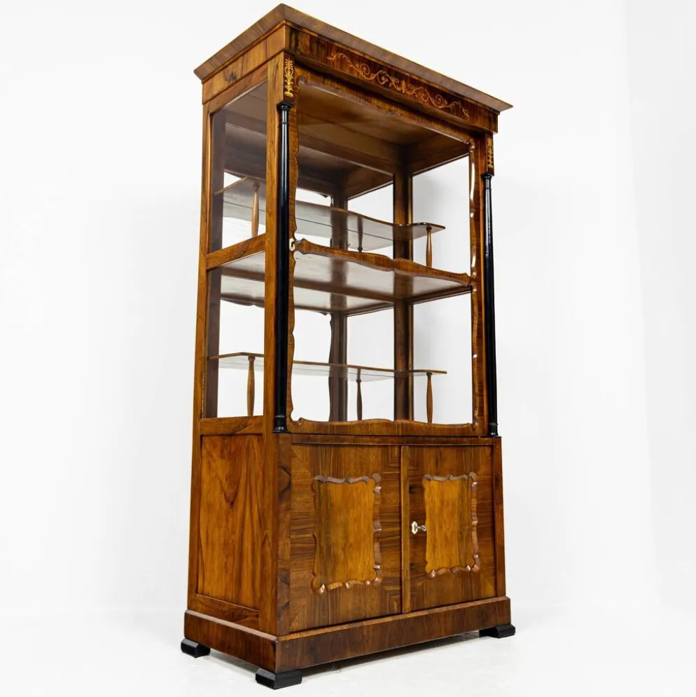 Petite vitrine Biedermeier / Louis-Philippe en noyer et bouleau 1840-1860