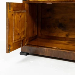 Petite vitrine Biedermeier / Louis-Philippe en noyer et bouleau 1840-1860