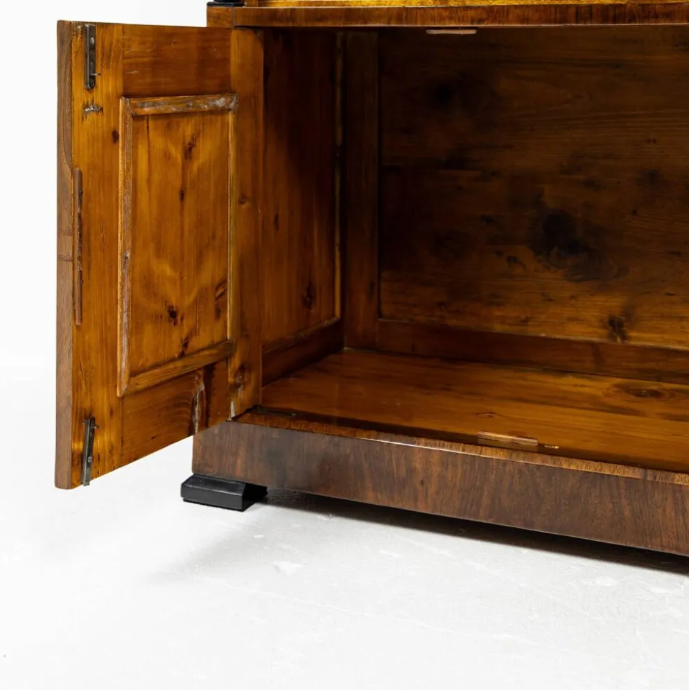 Petite vitrine Biedermeier / Louis-Philippe en noyer et bouleau 1840-1860