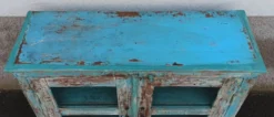 Petite vitrine en bois bleu