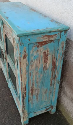 Petite vitrine en bois bleu