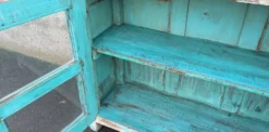 Petite vitrine en bois bleu