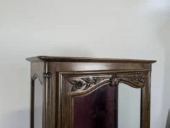 Petite vitrine Louis XV en chêne à une porte