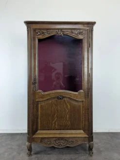 Petite vitrine Louis XV en chêne à une porte