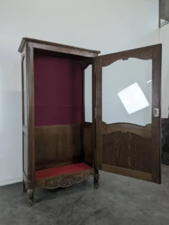 Petite vitrine Louis XV en chêne à une porte