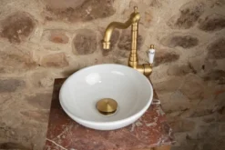 Petit lave-mains ancien en bois et marbre rouge