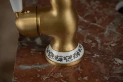 Petit lave-mains ancien en bois et marbre rouge