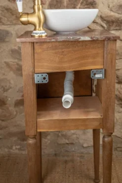 Petit lave-mains ancien en bois et marbre rouge