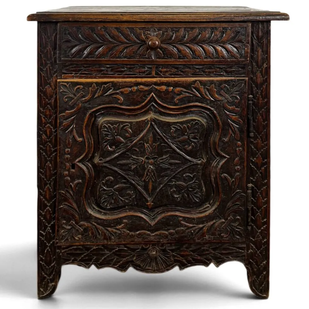 Petit meuble breton en chêne sculpté une porte un tiroir