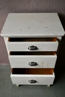 Petit meuble commode en bois semainier vintage rétro patiné bohème années 50