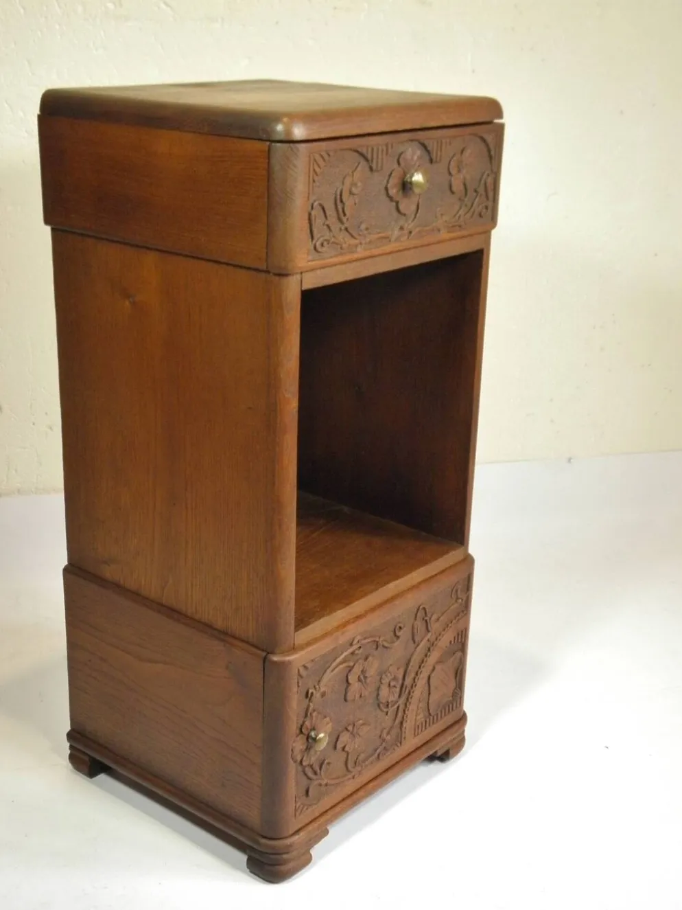 Petit meuble d'appoint , chevet années 20