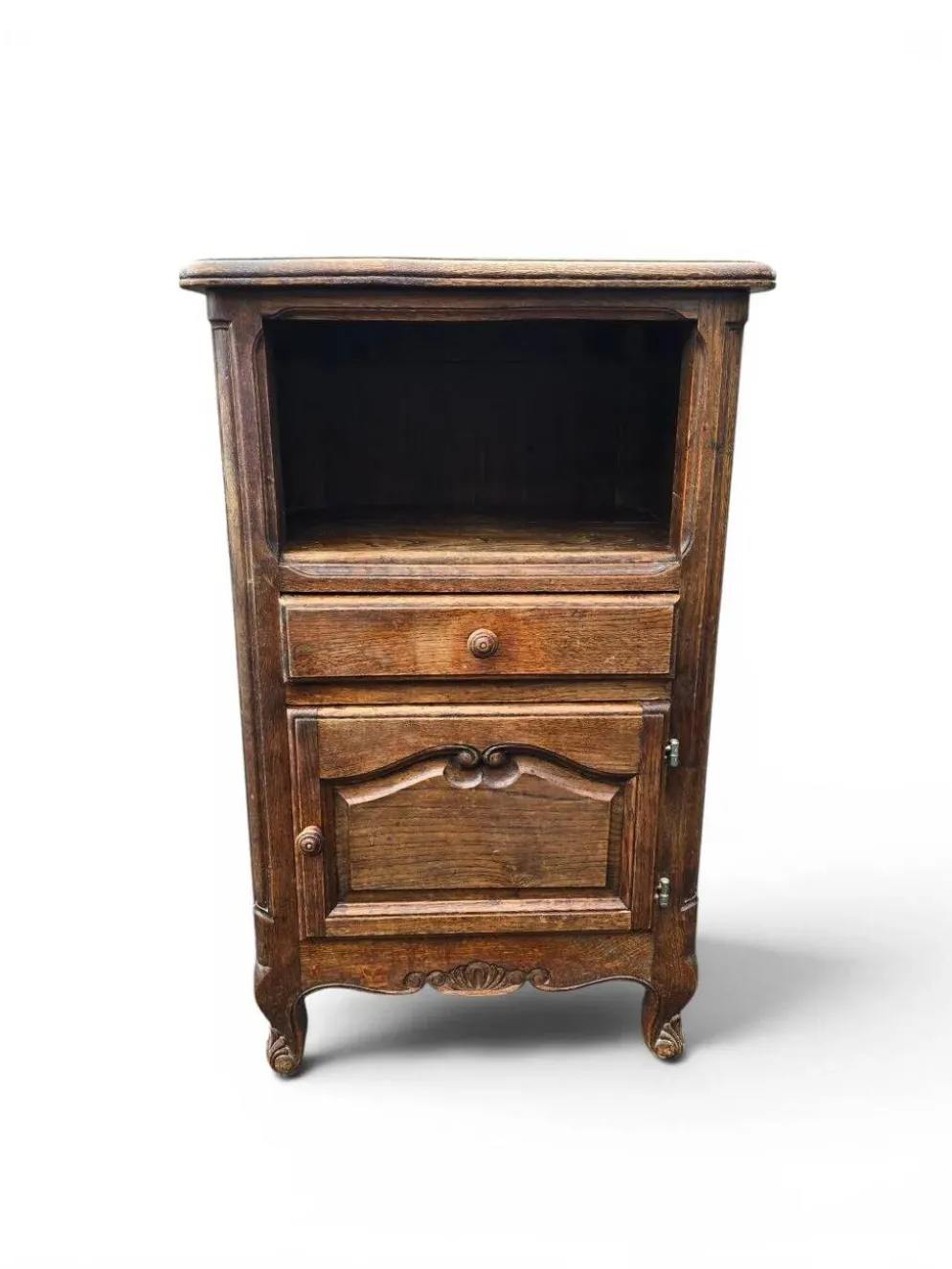 Petit meuble d’appoint en chêne sculpté style Louis XV