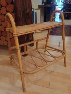 Petit meuble d'appoint porte revue en bambou plateau bois 1960