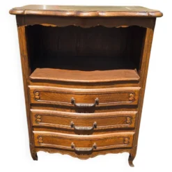 Petit meuble de chevet Louis XV en chêne – niche et 3 tiroirs