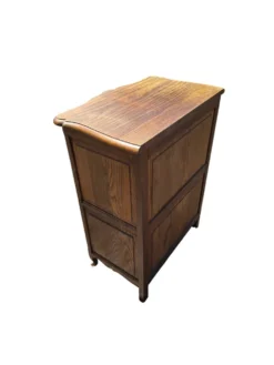 Petit meuble de chevet Louis XV en chêne – niche et 3 tiroirs