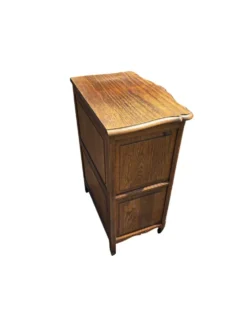 Petit meuble de chevet Louis XV en chêne – niche et 3 tiroirs