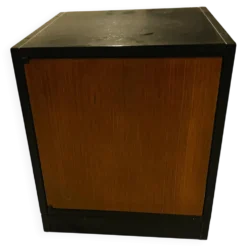 Petit meuble de rangement cubique