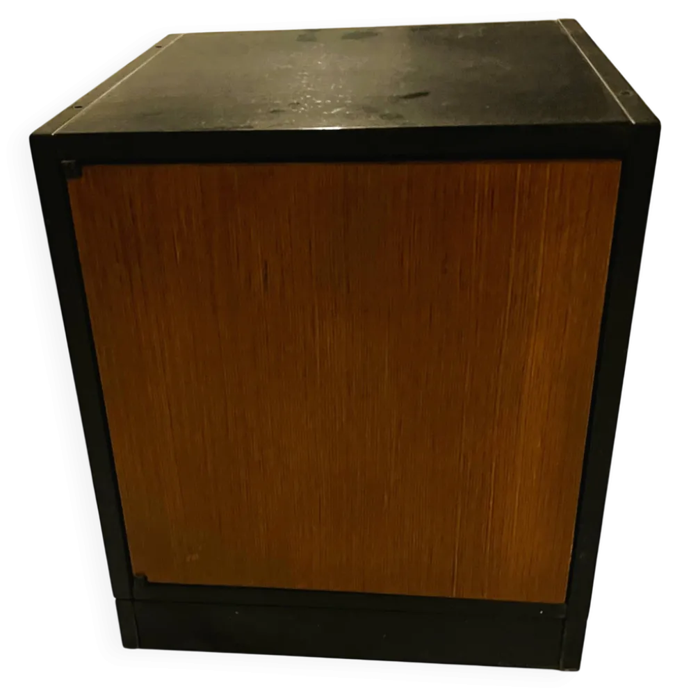 Petit meuble de rangement cubique