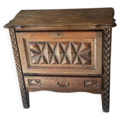 Petit meuble de rangement en chêne sculpté – circa 1930