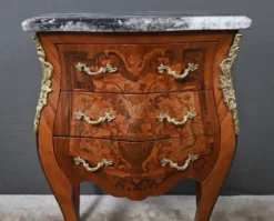 Petit meuble de salon en marqueterie, style Louis XV – Milieu XXe