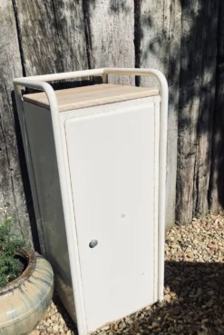Petit meuble métal et bois