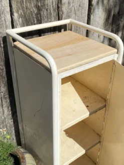 Petit meuble métal et bois