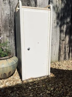 Petit meuble métal et bois