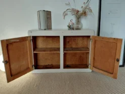 Petit meuble mural de métier vintage en bois peint crème- Années 50
