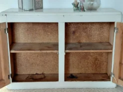 Petit meuble mural de métier vintage en bois peint crème- Années 50