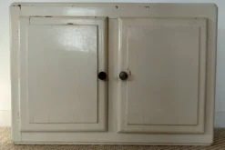 Petit meuble mural de métier vintage en bois peint crème- Années 50