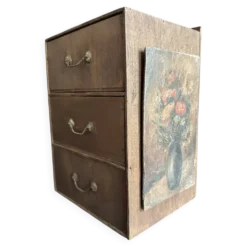 Petit meuble à tiroirs ancien en bois avec peinture florale, 1900