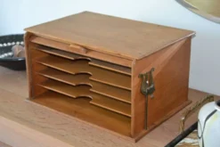 Petit meuble trieur à persiennes JTC Suède