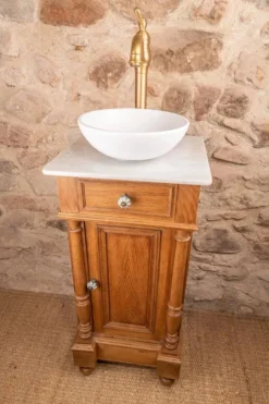 Petit meuble vasque ancien en chêne à colonnes tournées et marbre blanc – style Henri II / fin XIXe siècle