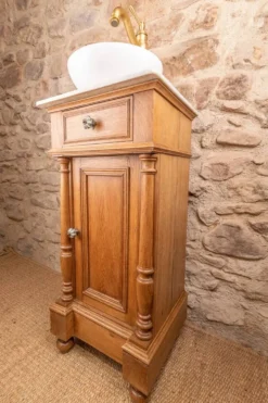 Petit meuble vasque ancien en chêne à colonnes tournées et marbre blanc – style Henri II / fin XIXe siècle