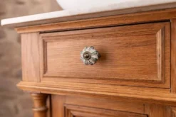 Petit meuble vasque ancien en chêne à colonnes tournées et marbre blanc – style Henri II / fin XIXe siècle