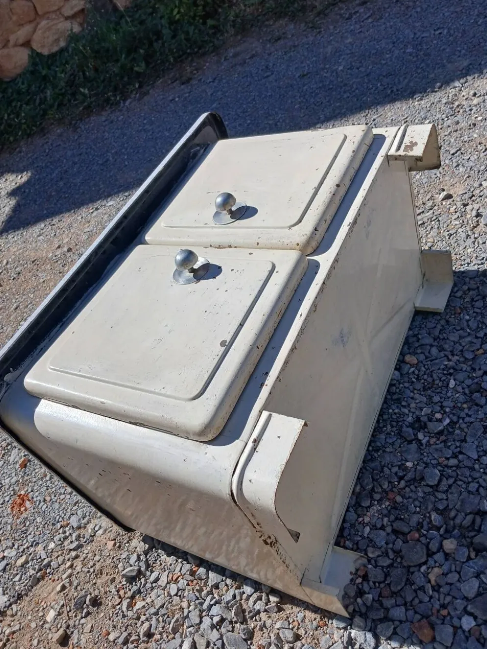 Petit meuble vintage en tôle émaillée
