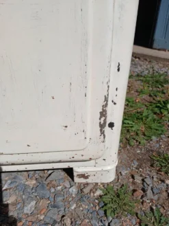 Petit meuble vintage en tôle émaillée