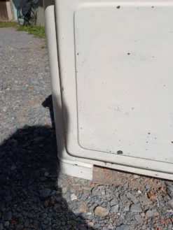 Petit meuble vintage en tôle émaillée