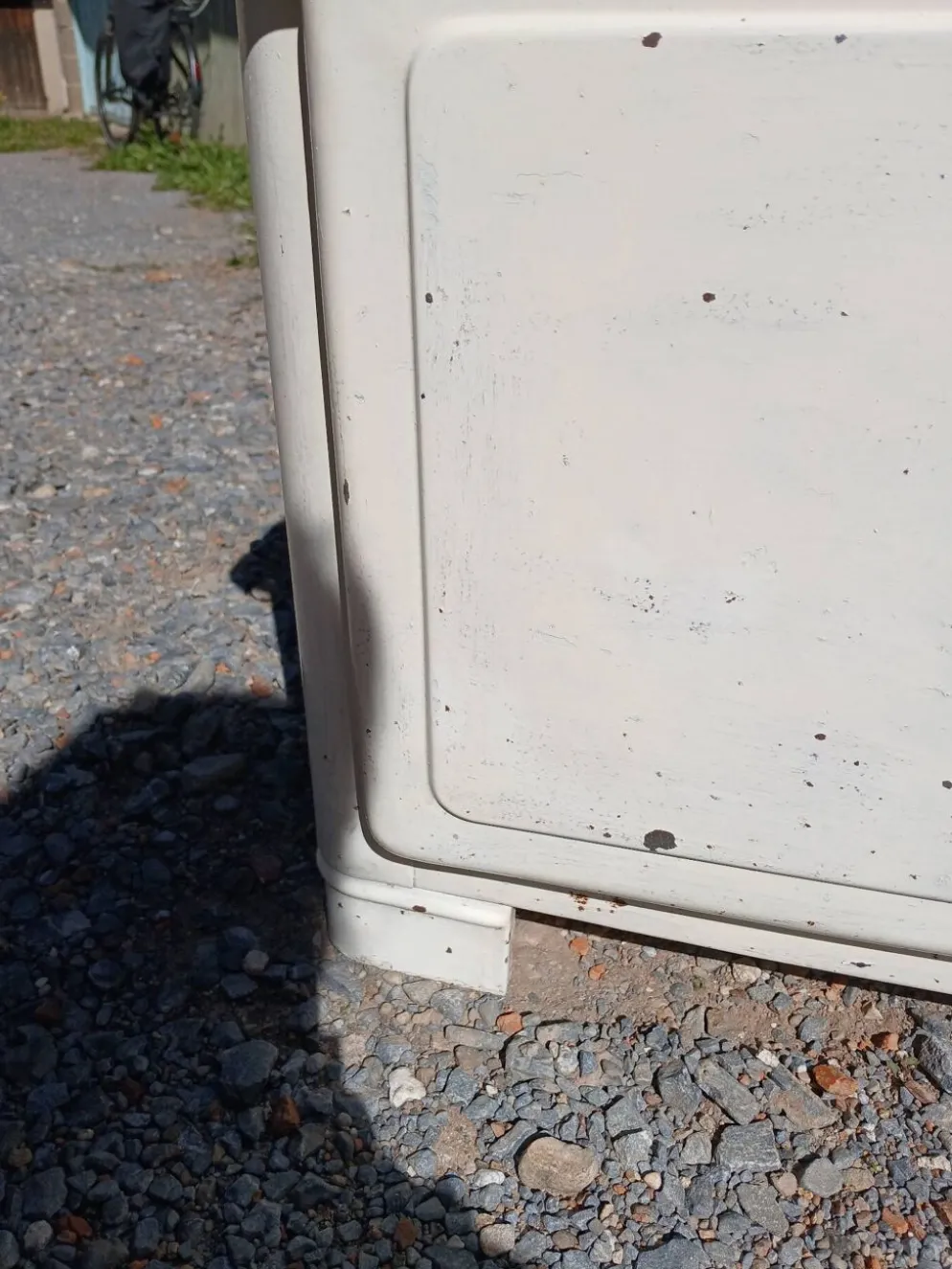 Petit meuble vintage en tôle émaillée
