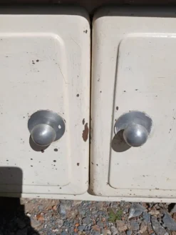 Petit meuble vintage en tôle émaillée