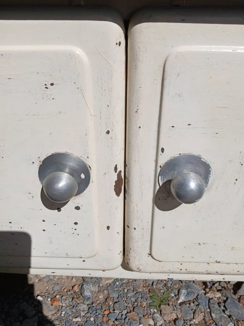 Petit meuble vintage en tôle émaillée