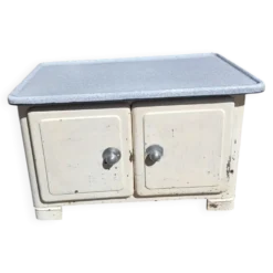 Petit meuble vintage en tôle émaillée