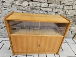 Petit meuble vitrine vintage 1970