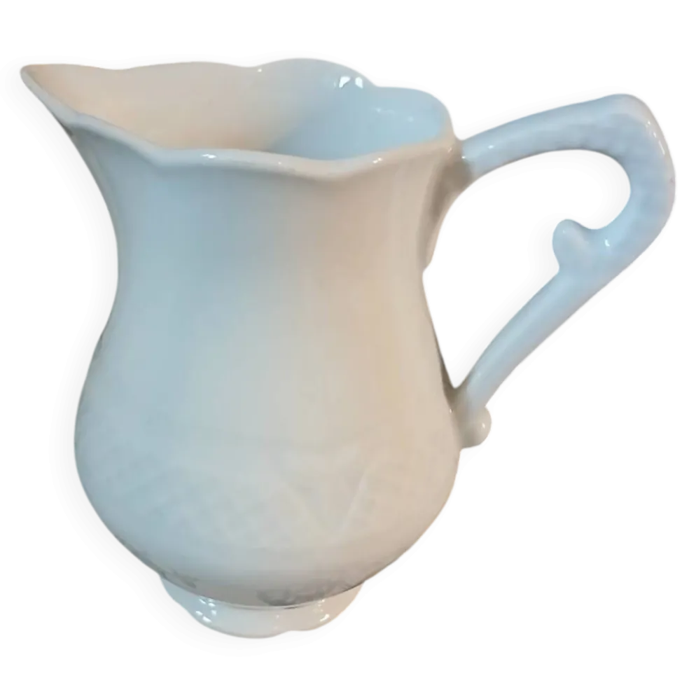 Petit pichet ancien en porcelaine