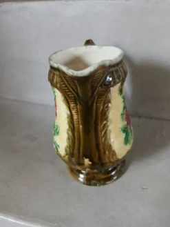 Petit pichet/ crémier ancien en majolique